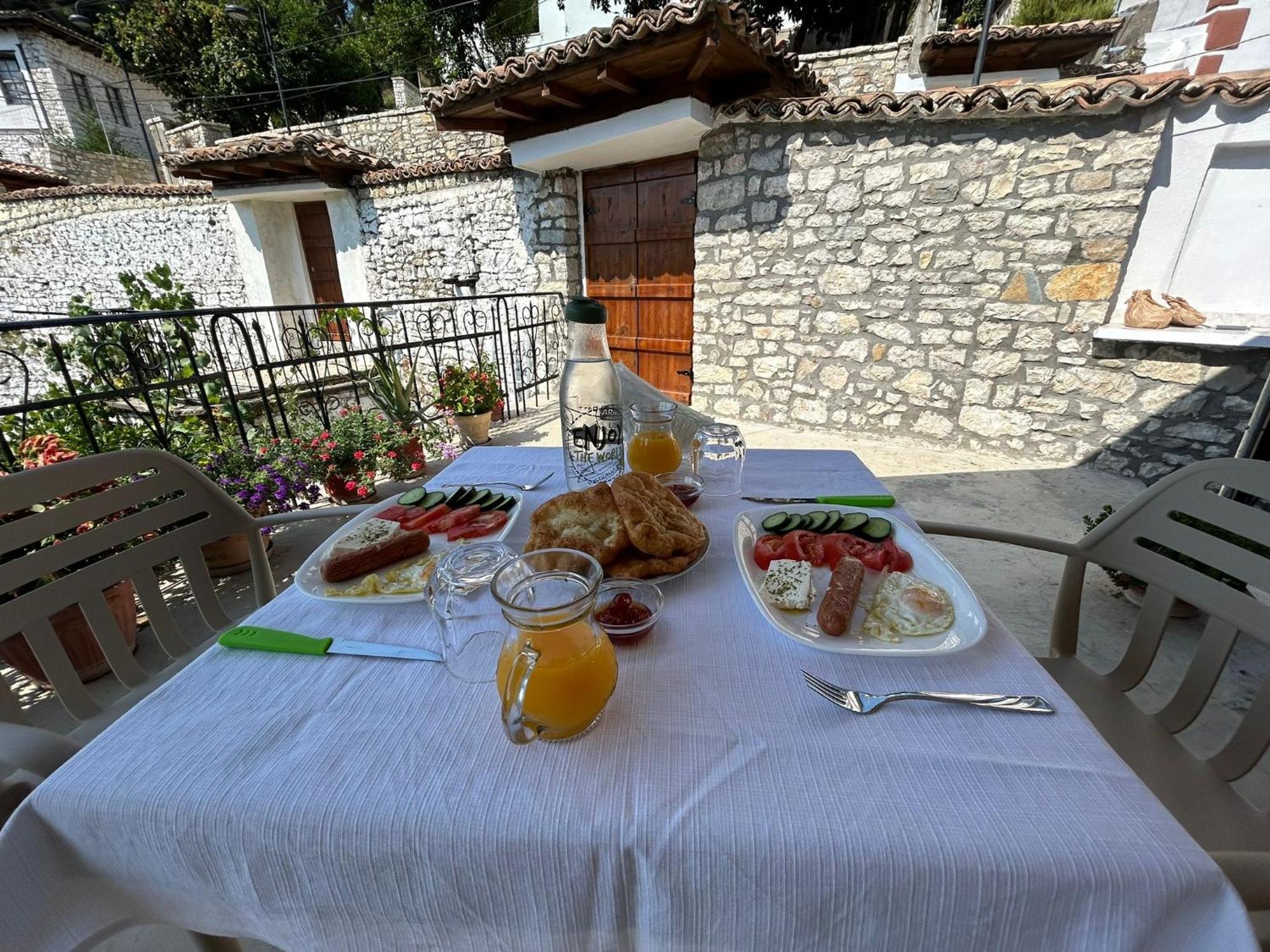 Hotel Vila Vreko B&B Berat Eksteriør billede